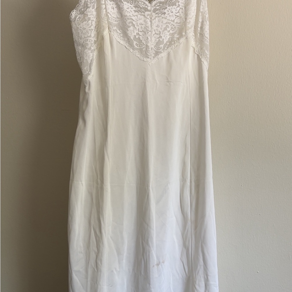 Chic White Lace Chemise